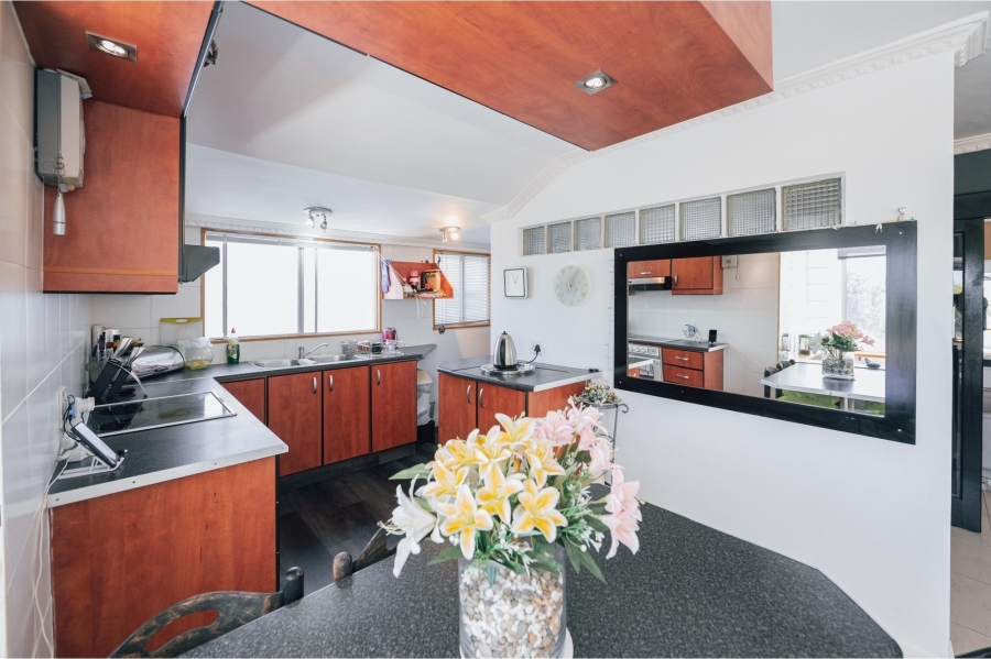 To Let 2 Bedroom Property for Rent in Green Point Western Cape